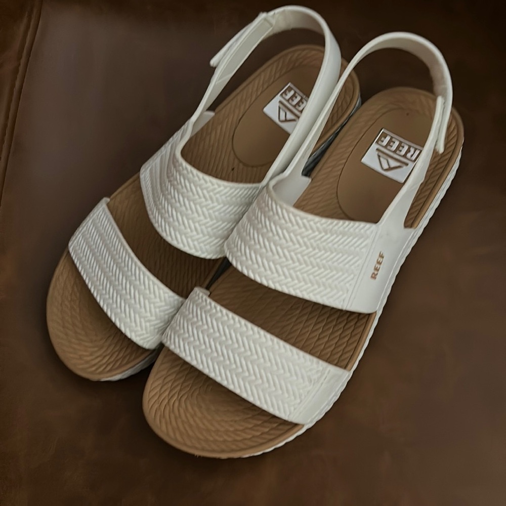 Reef Woman’s White Sandals with Velcro